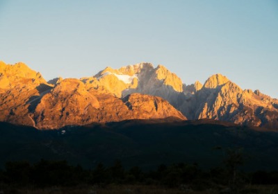 网红店排队，可能只差一个能拍照的杯套