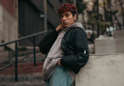 特种纸与压纹，如何让包装“触感”说话？ | 2026年包装触感设计深度解析