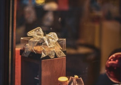 透明视窗蛋糕盒抗压结构力学分析与选材标准