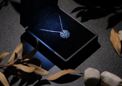 珠宝首饰盒结构设计中抗冲击缓冲材料的选择与应用标准