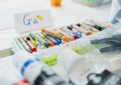 你的包装还在用黑白灰？彩色礼盒让复购率飙升的真相