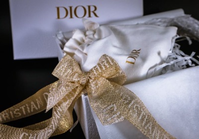 从迪奥包装看大牌如何用细节设计提升70%开箱体验