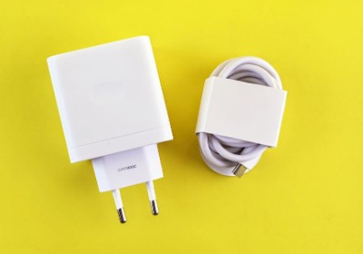 让充电器在货架上脱颖而出的包装盒设计策略