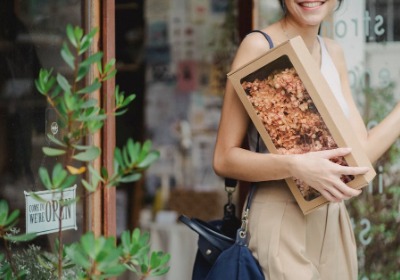 永生花礼盒结构设计中的力学平衡与长期形态保持研究