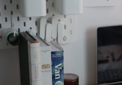 别再让桌面乱糟糟：设计师私藏的3种收纳盒搭配法则