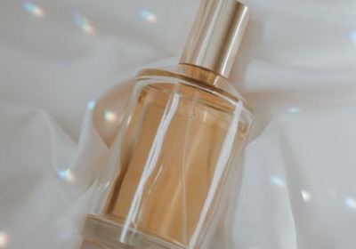 苏州精工：天地盖礼盒的击凸烫金，如何让珠宝更显身价？