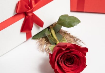 这款浮雕烫金礼盒，让我的伴手礼回头客暴增 | 盒艺家包装方案