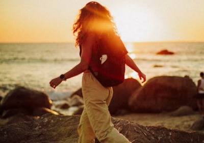 从草图到打样：Midjourney生成式AI在包装结构设计中的参数化控制实践