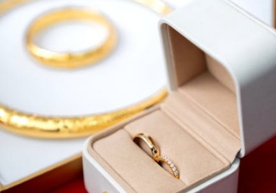 别让包装拖后腿：小众珠宝品牌如何用包装设计实现溢价