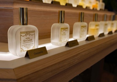 香水销量下滑？问题可能出在陈列柜的玻璃上