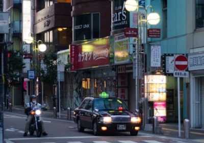 金银价涨，为何大牌礼盒的烫金成本反而更可控了？