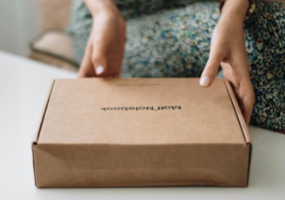 我们做的出口纸箱，能扛住码头三层堆叠 | 深圳宝安包装厂深度解析