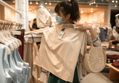 服装店复购率翻倍，秘密藏在快递袋里