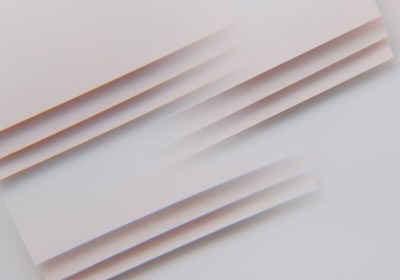 别再迷信覆膜了，这种自带光泽的纸成本更低效果更好