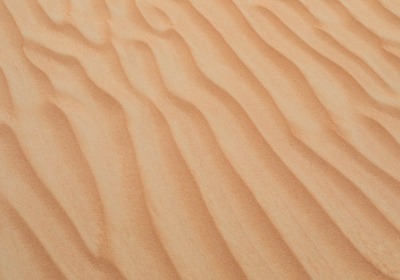 揭秘：顶级酒庄为何偏爱实木与皮革的包装组合