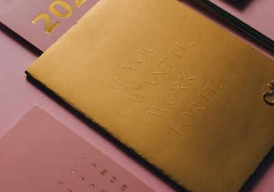 烫金让包装成本飙升？这3种替代方案帮你守住利润