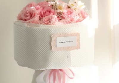 小众花艺品牌出圈，靠的竟是包装盒的定制细节