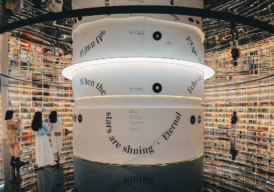 别让廉价展架毁了你的香水价值感