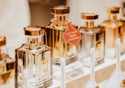 香水销量下滑？问题可能出在你的柜台设计上