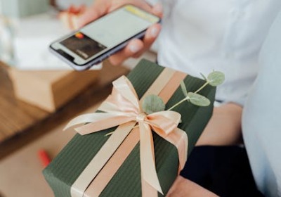 我们拆了100个爆款礼盒，发现打动妈妈的秘密