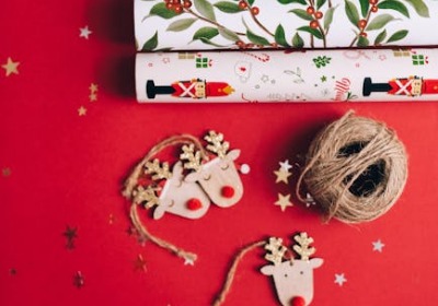 别让包装纸毁了礼物！这3种材质在圣诞树下会出糗