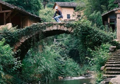 香水销量上不去？问题可能出在陈列架上。