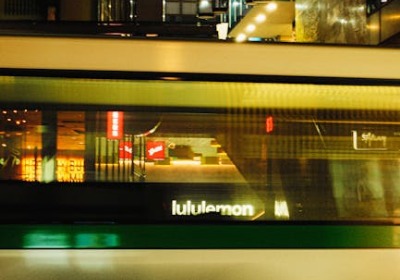 Lululemon千元鞋的包装，为何让粉丝抢着收藏？