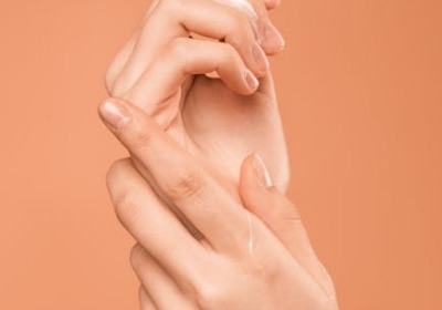 为什么大牌礼盒都偏爱这种“摸起来很贵”的膜？