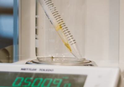 UV油墨在美甲套盒表面装饰中的附着力与耐刮擦测试标准 | 2026年专业指南