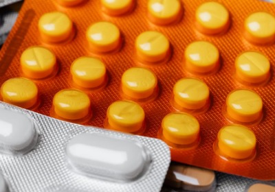 药品包装盒的阻光性与儿童安全盖设计规范解析