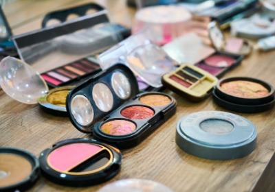 废弃化妆品包装盒的再生材料学与结构改造可行性分析