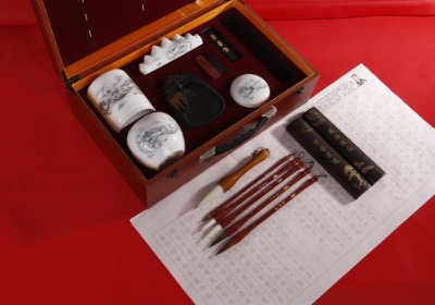 教师节礼盒预演：如何通过小批量定制实现差异化营销？