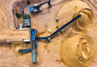 如何从交付系统与品质管理维度筛选定制平台