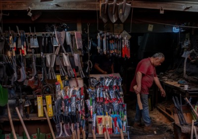 烫金击凸工艺如何让平价化妆品包装溢价50%