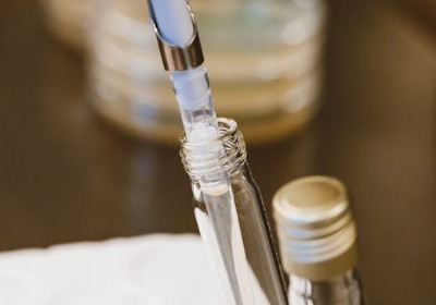 包装成本高企？深圳源头工厂如何破解小批量无菌包装难题