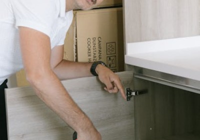 化妆品礼盒结构设计中开箱阻尼系数的工程学控制