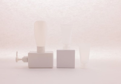 美妆包装合规性指南：小批量化妆品礼盒的材质安全与法规红线