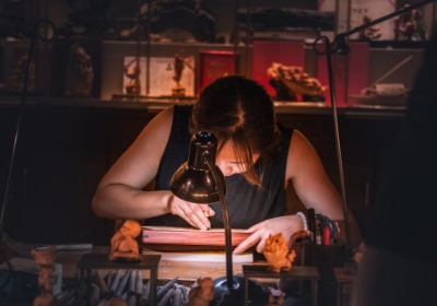 从东莞精密加工到成品交付：一枚实木手机盒的46道质检清单