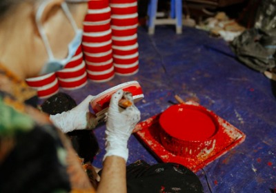 红色系包装涂层耐光性与色牢度标准测试方法