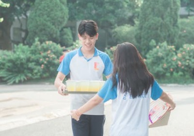 从硅谷到本土：剖析三家科技公司入职礼包的品牌叙事策略