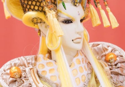 从1件起订到品牌陈列：香水展柜的定制逻辑与成本解析