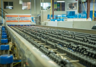 生鲜冷链痛点解决方案：防水涂层纸箱与高性能保温结构的协同设计与防损测试