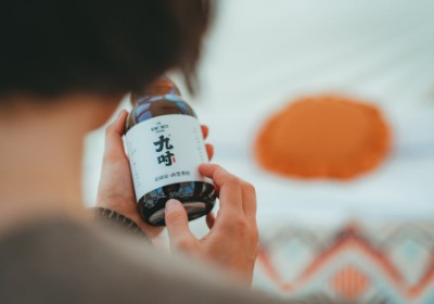 你的品牌调性，藏在瓶身的第一道弧线里 | 2026年包装设计深度洞察