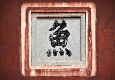 母亲节礼盒空盒定制趋势：镂空花窗+蜂窝纸内衬，设计取费与交付周期